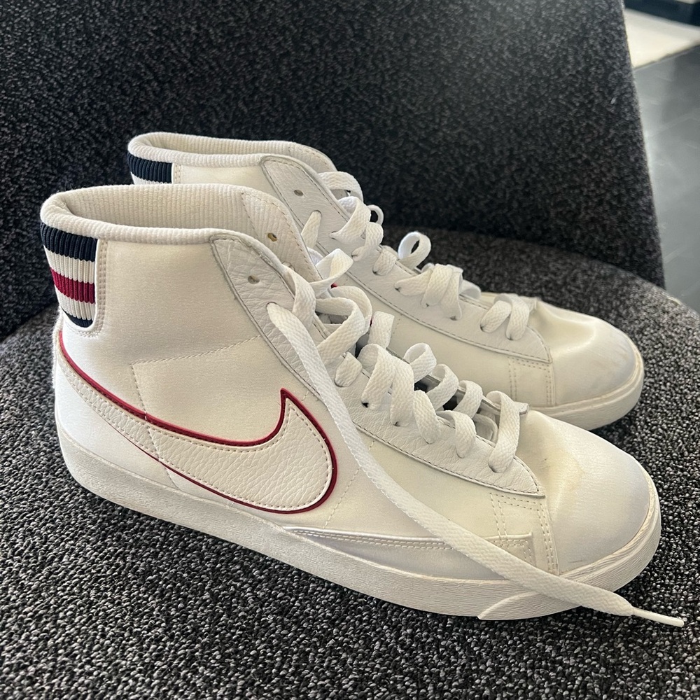 Nike White High-Top Sneakers with blue and red details Women’s Size 8.5